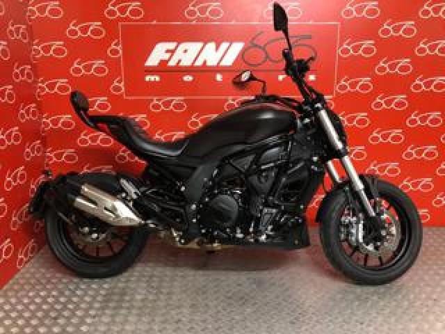 Benelli 502 C Cruiser 