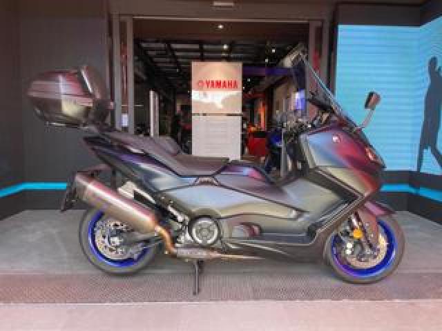 Yamaha T-Max 560 . 