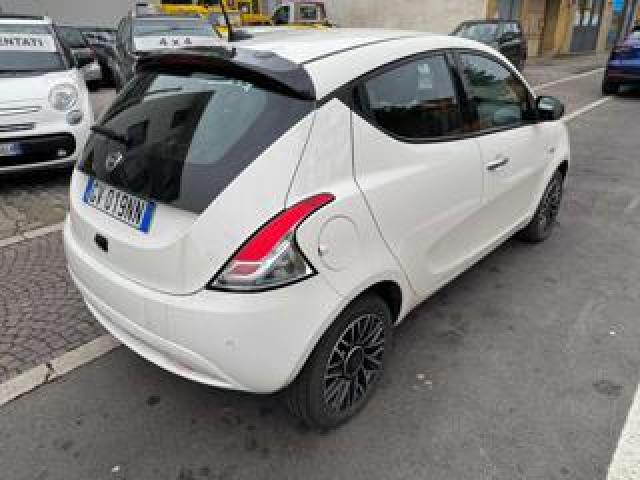 Lancia Ypsilon 1.0 Firefly 5 Porte S&s Hybrid Platino 