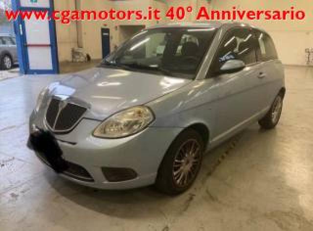 Lancia Ypsilon 1.2 Argento Omaggio Buono Vacanze Per 4 Persone 